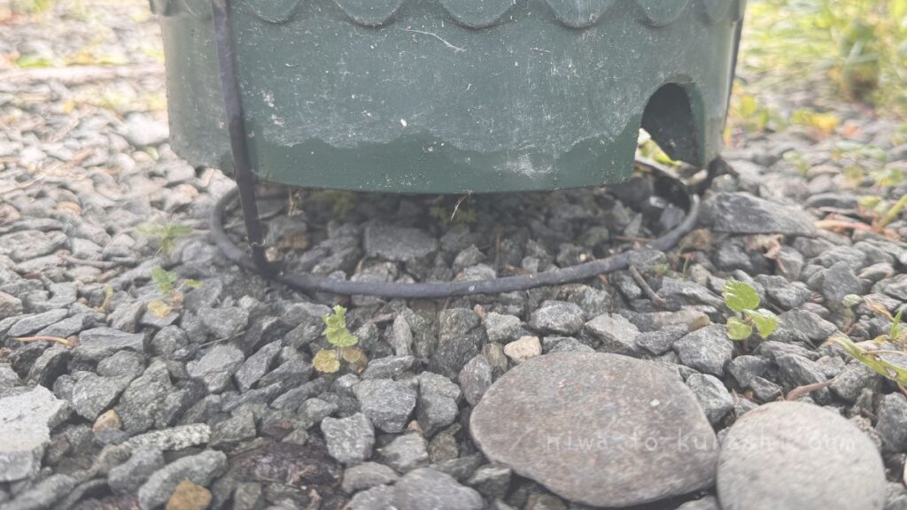 フラワースタンドに乗せたプラ鉢
